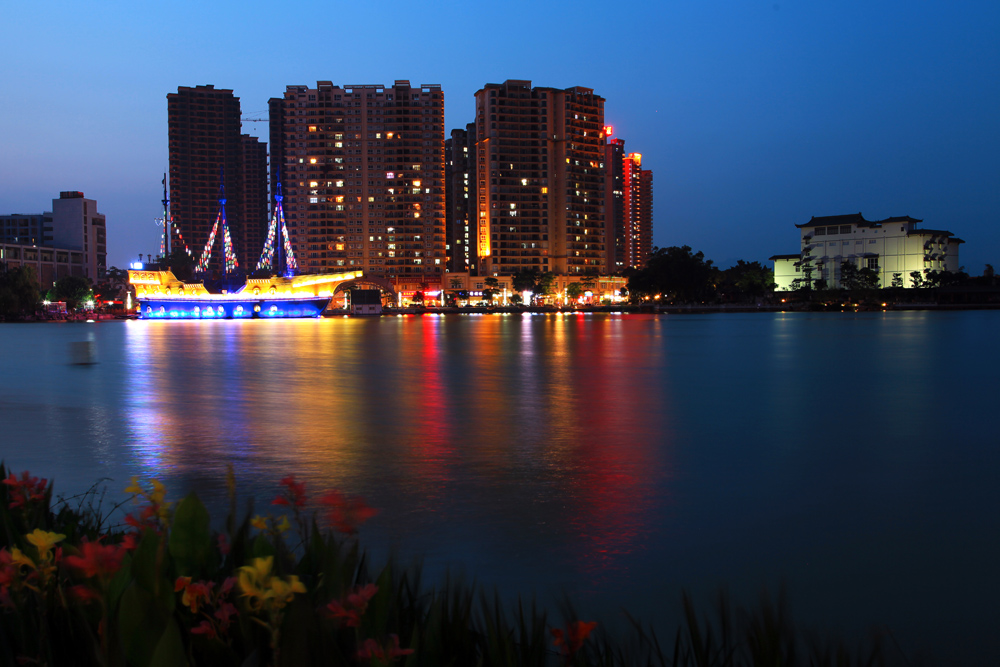 东湖夜景03.jpg