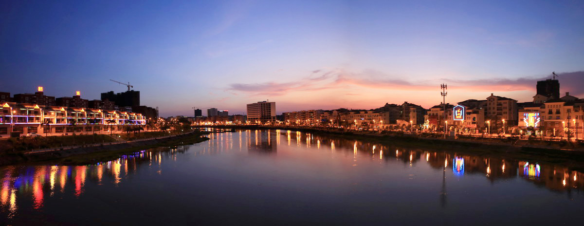 明江夜景2_缩小大小.jpg