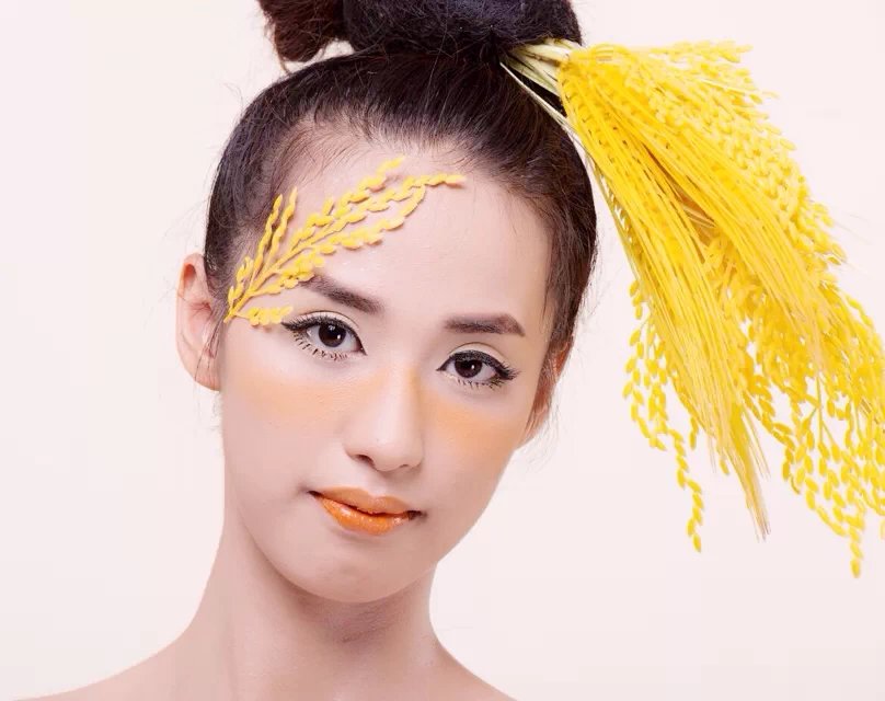 播音主持演员小莫