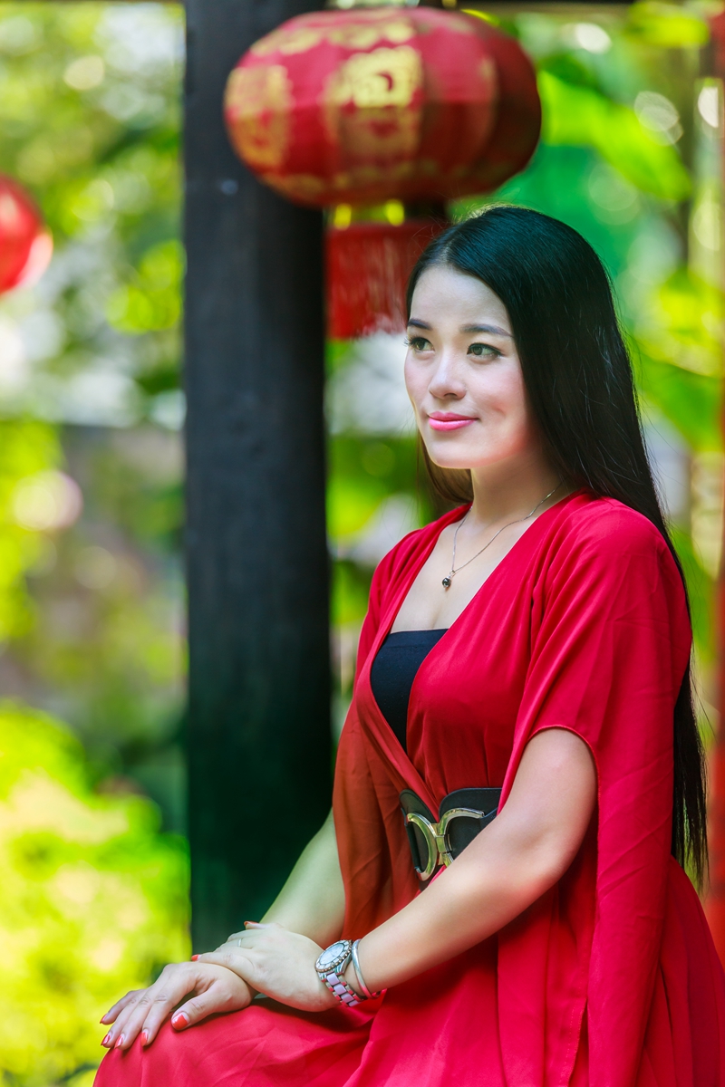 红衣女-3_副本.jpg