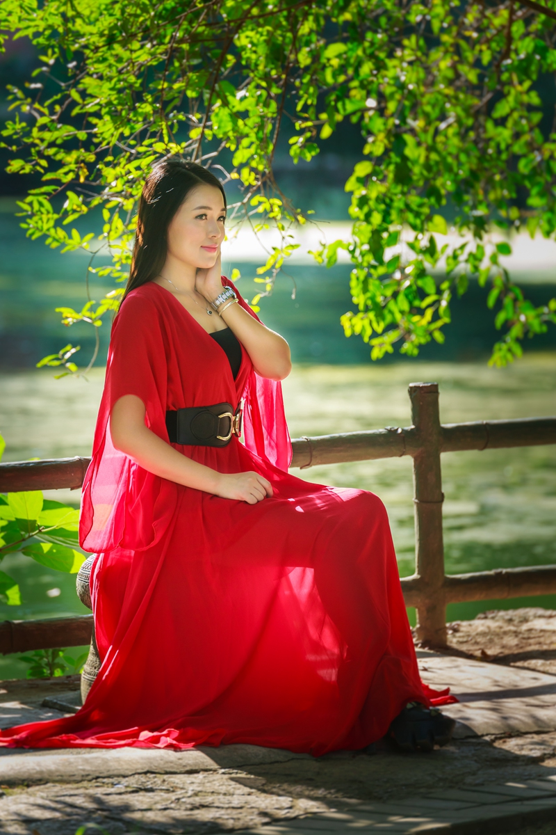 红衣女-4_副本.jpg