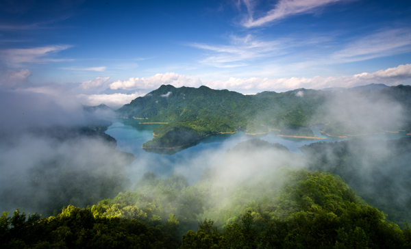 寻梦蒙山：云海仙境茶山湖