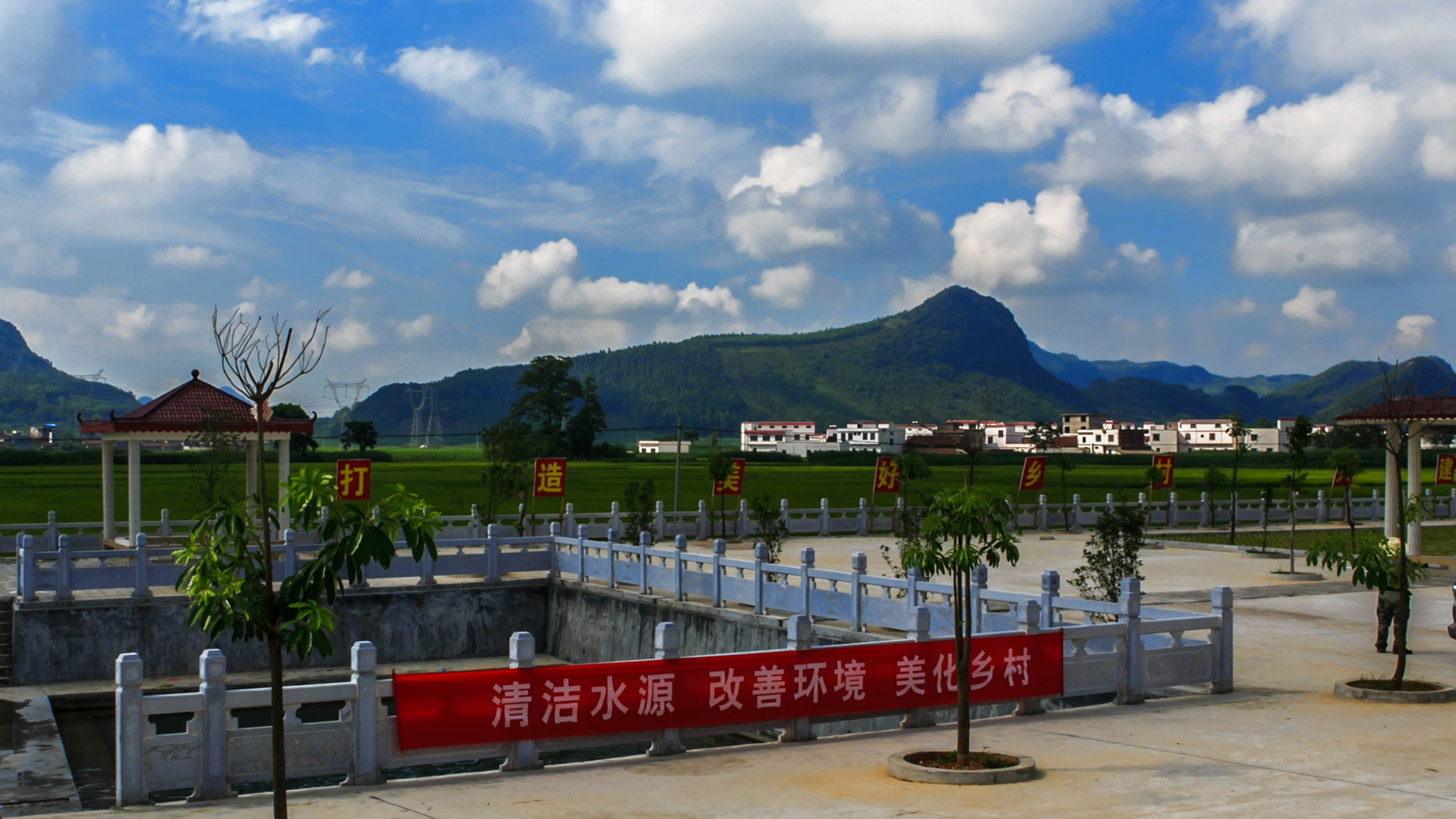《乡村美景》自“美丽广西 清洁乡村”活动开展以来，八桂大地焕然一新，图为合山市的美.jpg