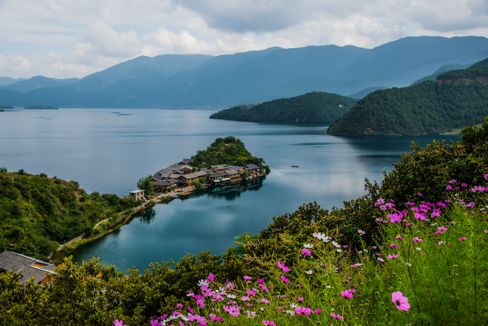 泸沽湖.jpg