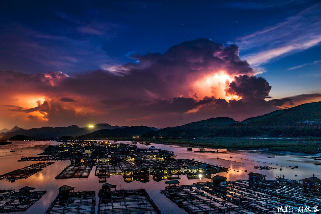 256045000 鱼排夜色 马 鱼排夜色 马.jpg