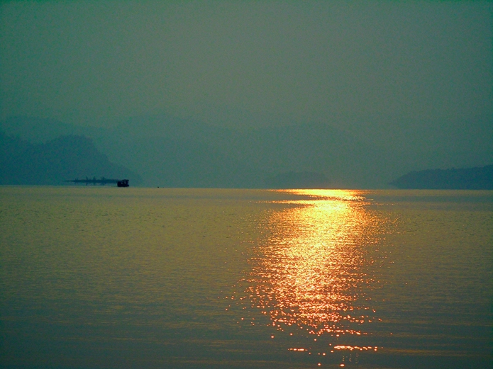 DSC05479梦幻澄碧湖1_副本.jpg