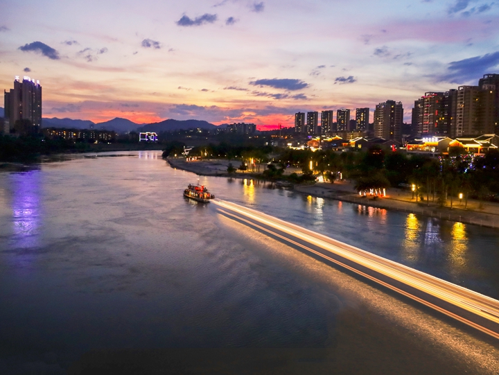 IMG_9371右江夜景_副本.jpg