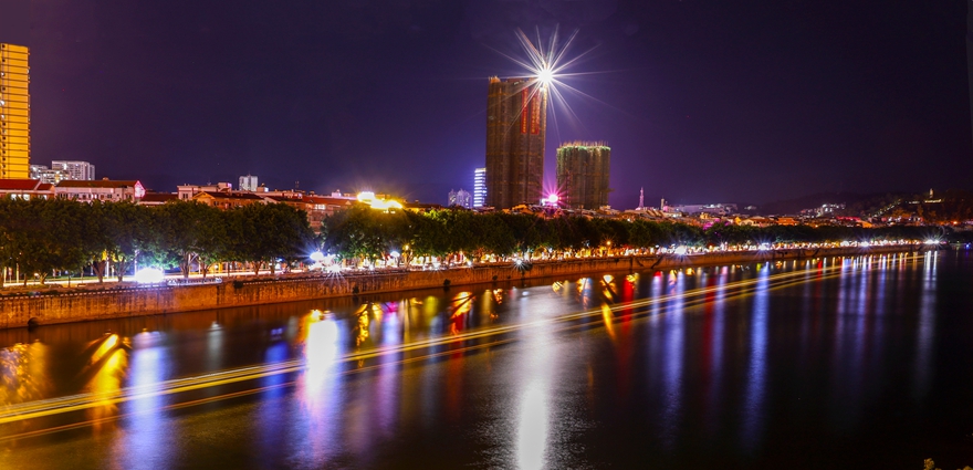 IMG_0953百色城江北夜景_副本.jpg