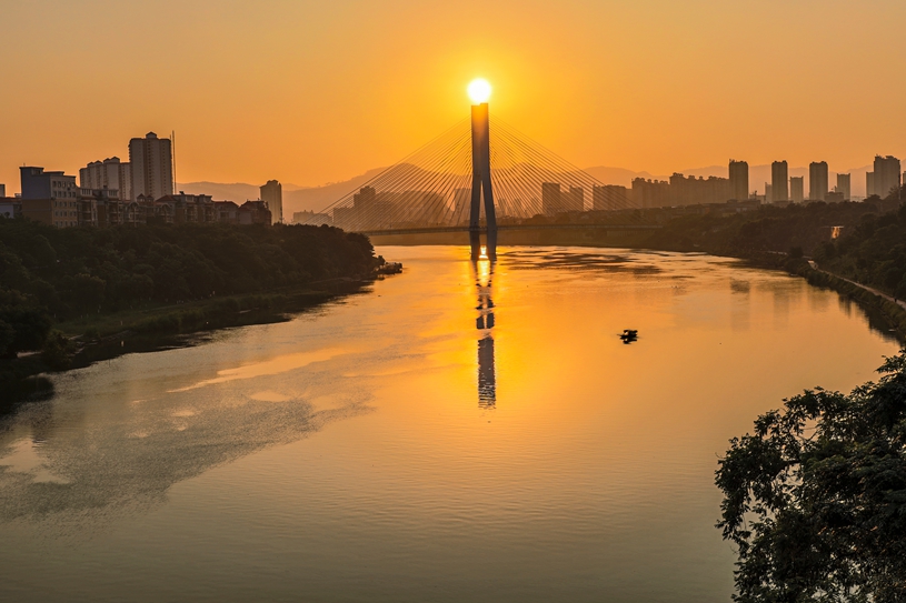 IMG_0039太阳灯_副本.jpg
