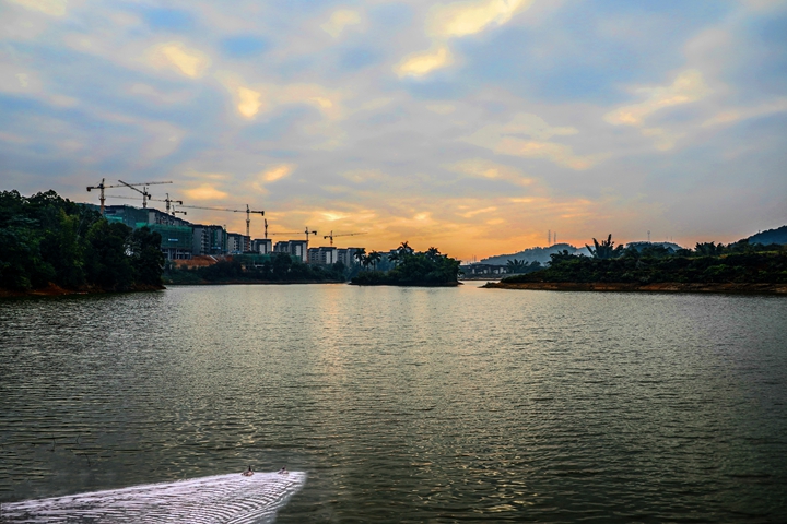 IMG_3165l冬天龙景湖早晨_副本.jpg