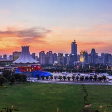 中国东盟博览会前夕会展中心的晚霞夜景（接片）