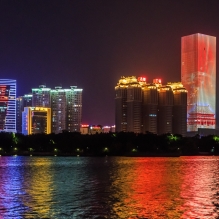 《祖国母亲，生日快乐》………南湖国庆夜景
