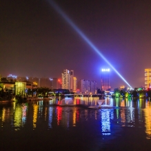 醉美夜色汇春湖