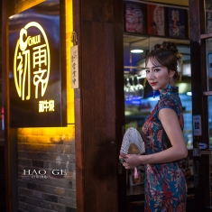 霓虹灯下
