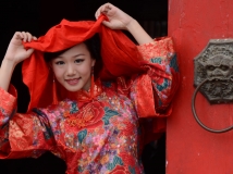红衣美少女
