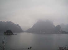 阴雨蒙蒙游湖记