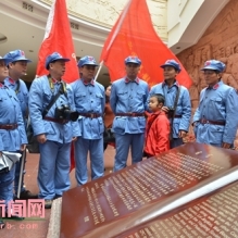 广西新闻摄影学会到百色举行研讨会并采风