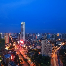 登高看都市夜景
