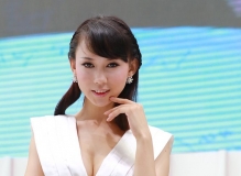 白衣车模