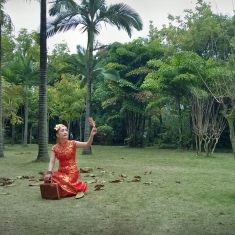 便捷的手机! 幽雅的场景! 迷人的佳丽...
