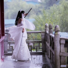 雨中美娇娘