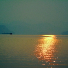 梦幻澄碧湖