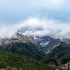 自驾行摄（之七）云南香格里拉云遮雾绕的白马雪山和梅里雪山