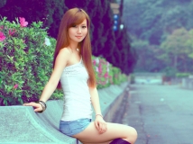 调出外景美女图片流行的甜美蓝绿色