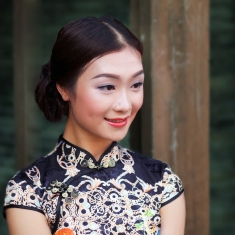 5D免刁85头进黄家老屋 开心摄美眉!