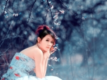 Photoshop调出外景美女图片甜美的古典暗青色