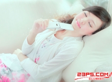 给室内偏暗的美女加上唯美的淡青色