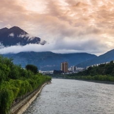 四川茂县  岷江晨光