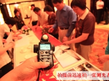利用灰板快速校正白平衡具体做法