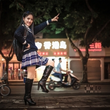 菜鸟七星路夜拍-俏皮美美