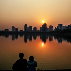 南湖夕阳美