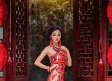 红 色。。。