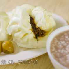 一个人的早餐，粟粥 and 包子