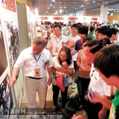 邕城巡展雷锋事迹摄影作品