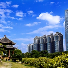 蓝天下的南湖公园