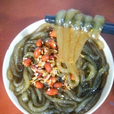 没有菜，随便煮点红薯粉又是一餐。