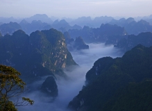 山在雾里，雾在山里