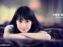 给室内美女图片加上甜美的暗调蓝紫色