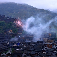 烟雨苗寨