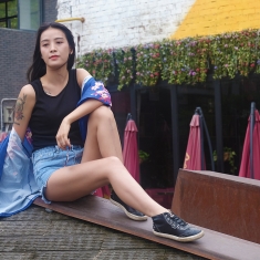 百益上河城拍美女