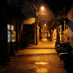 小巷夜静静