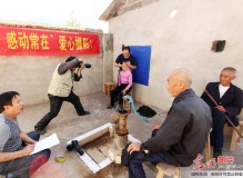 广西全州：敬老爱心摄影进村来