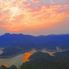 广西蒙山：茶山湖秋色