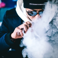 新人报道  顺便自拍